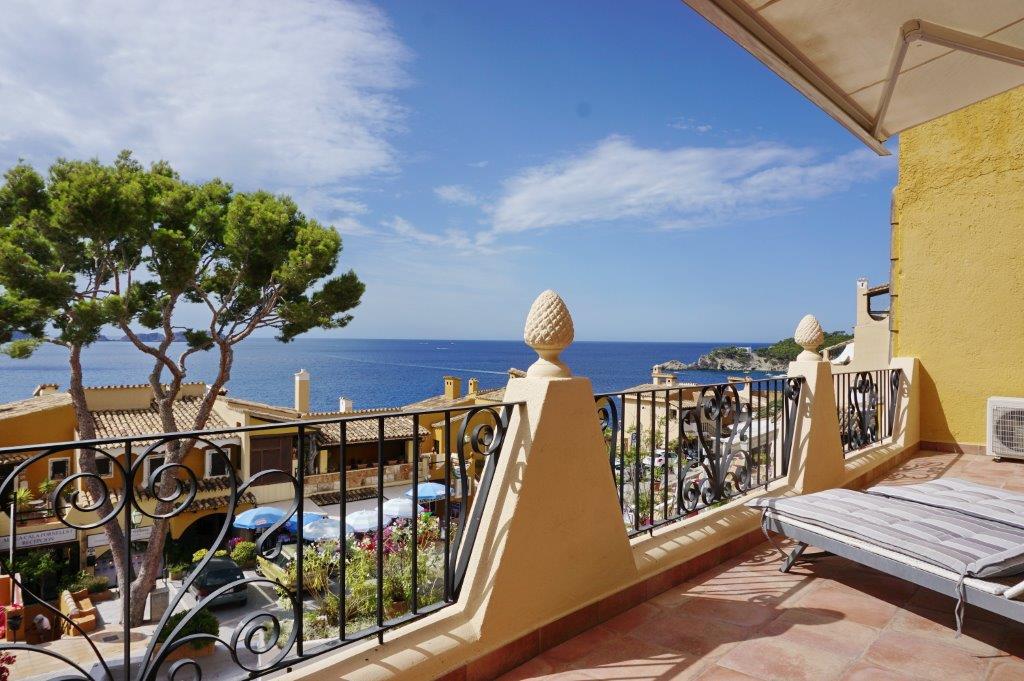 Sonnige Ferienwohnung Mit Gro Er Terrasse Und Tollem Meerblick In Cala